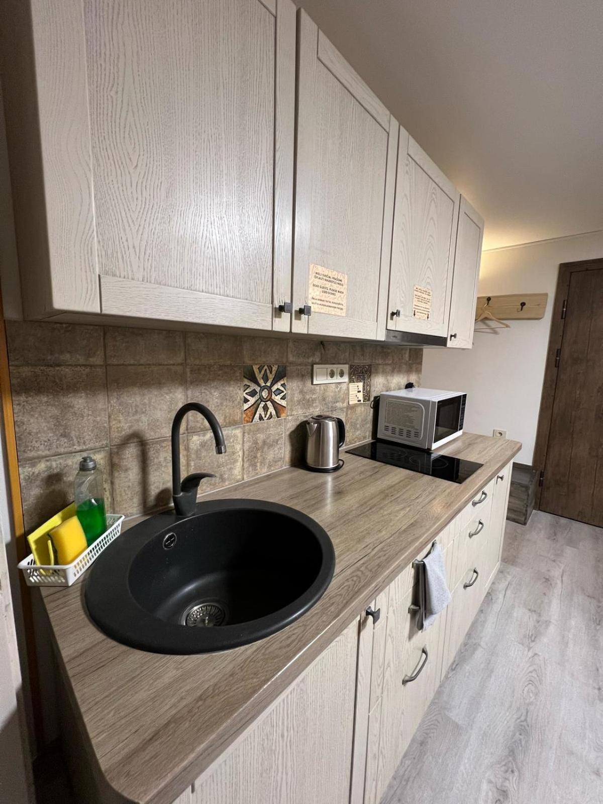 Kubu Ground Floor Rooms Клайпеда Екстериор снимка